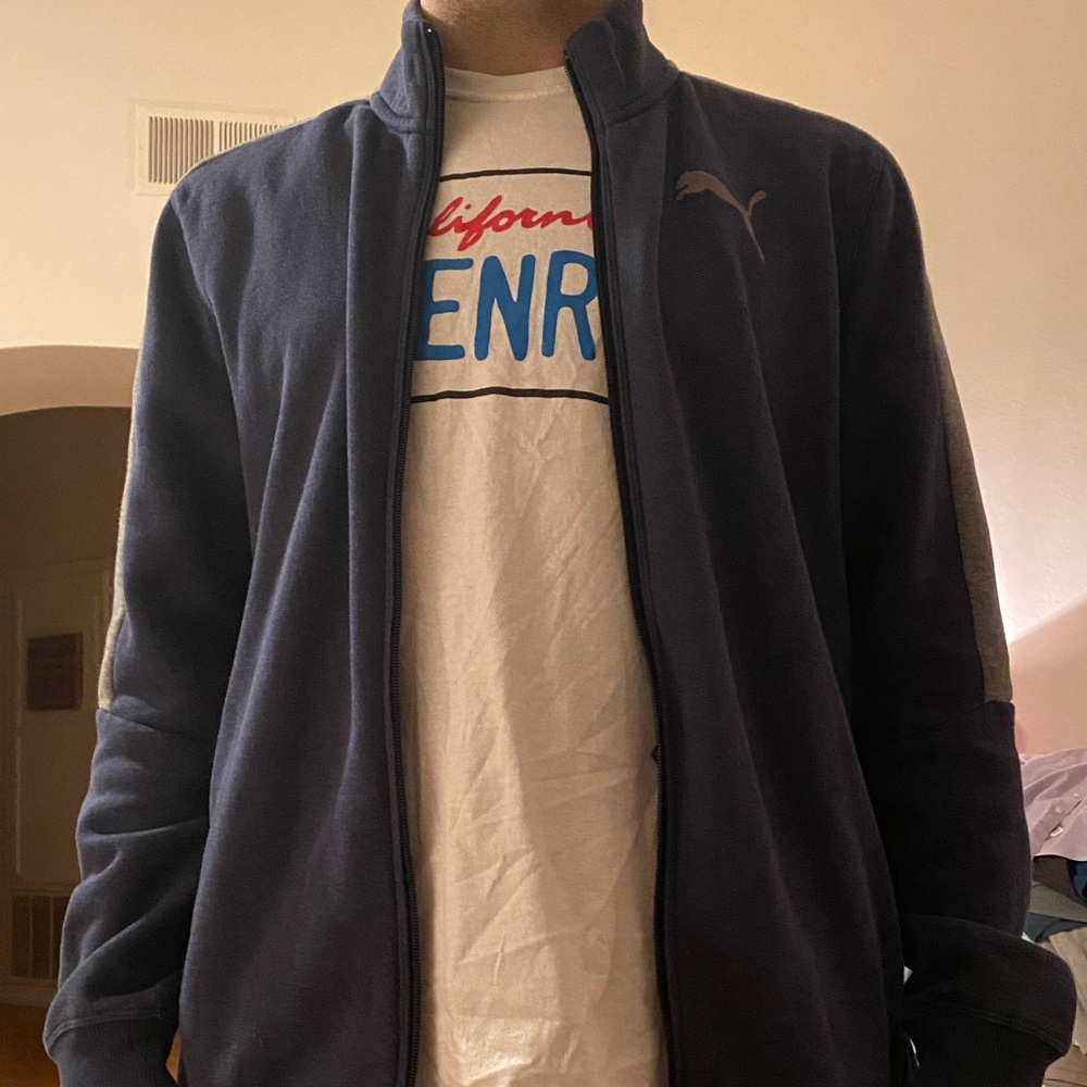 Sporty casual zip up sweater